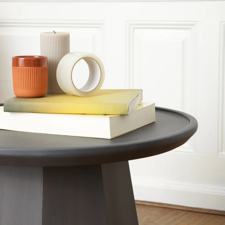 Lifestyle productafbeelding van de Pine Side Table, Donkergrijs