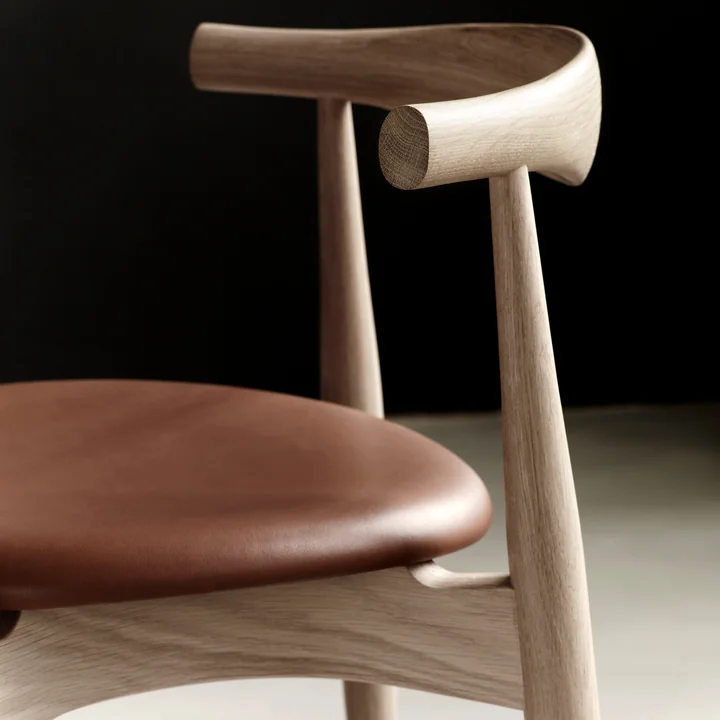 De Carl Hansen - CH20 Elleboogstoel in detail