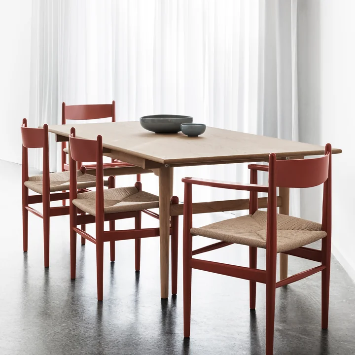 De Carl Hansen - CH327 Eettafel met elleboogstoel.