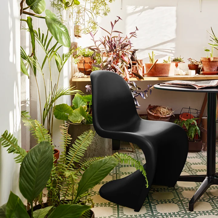 Panton Chair van Vitra in basic dark