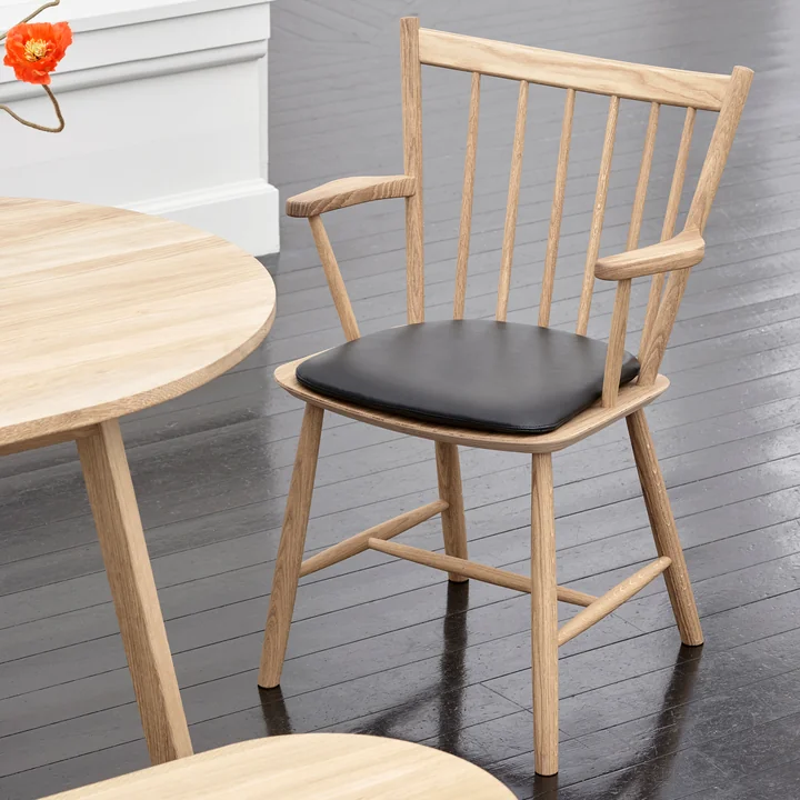 J42 Fauteuil met kussen van HAY