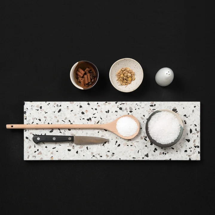 De OK Design - Confetti snij- en serveerplank Lang in zwart & wit