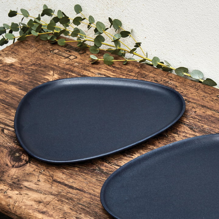 LindDNA - Curve Stoneware Platter , 35 x 30 cm, marineblauw