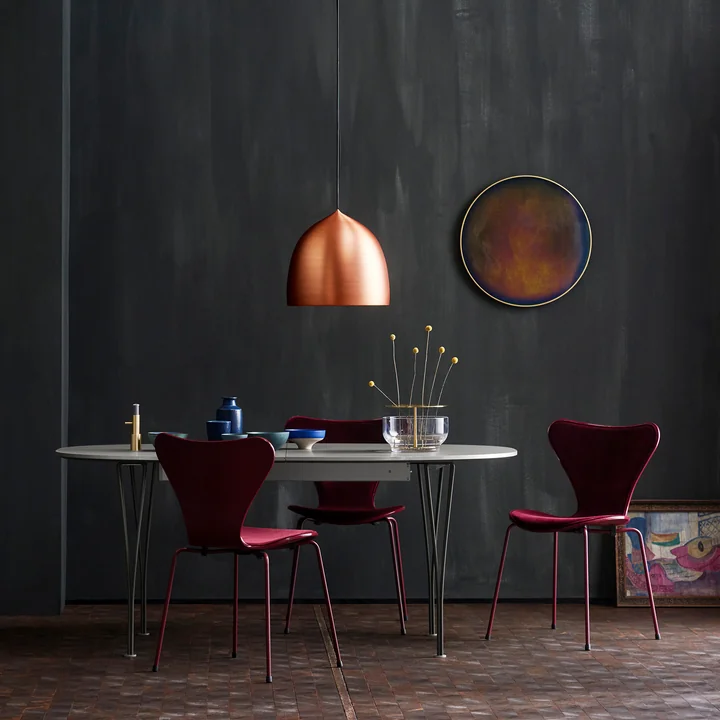 De Fritz Hansen - Suspence hanglamp boven de tafel