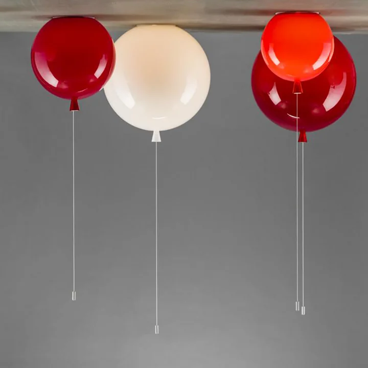 Geheugenplafondlamp van Brokis in verschillende kleuren