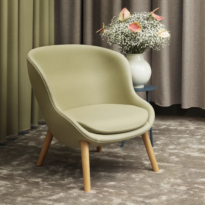Hyg Lounge Chair Low van Normann Copenhagen - Eiken / groen (Synergy LDS23)
