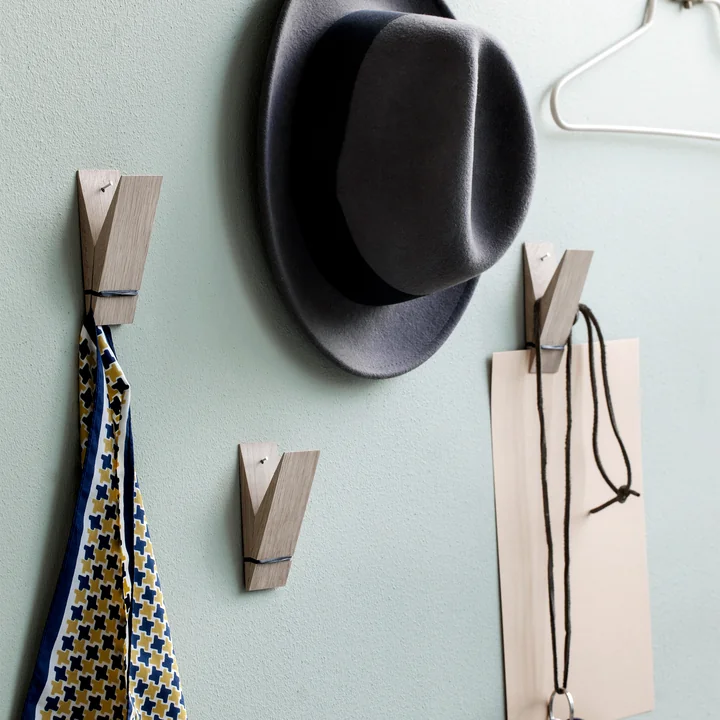Pinch Eikenhouten decoratieve beugel van Moebe aan de muur