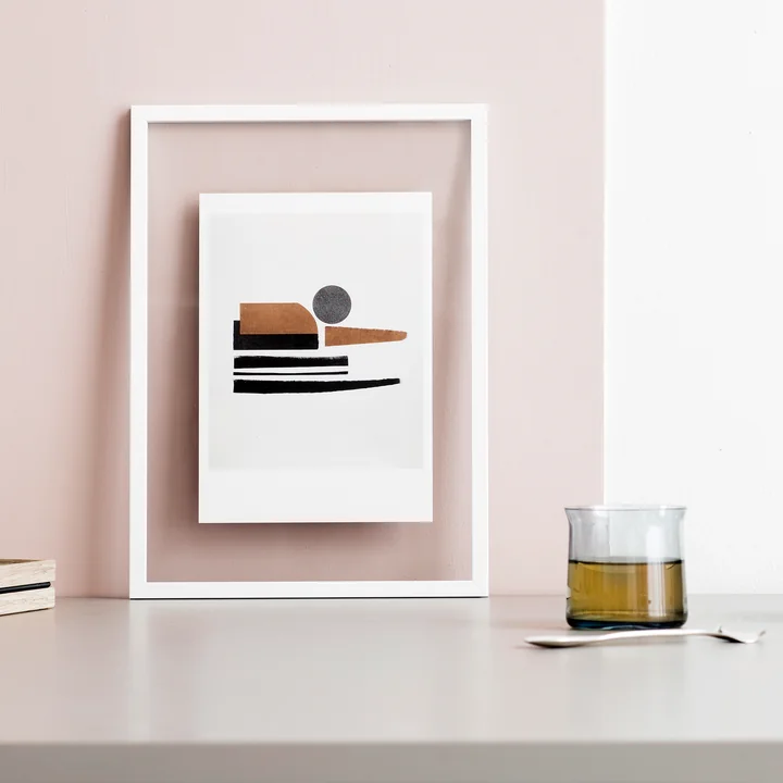 Frame Fotolijst van Moebe in wit op tafel