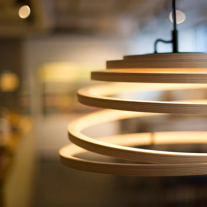 Aspiro 8000 LED pendelarmatuur Ø 50 cm van Secto in berkenhout.