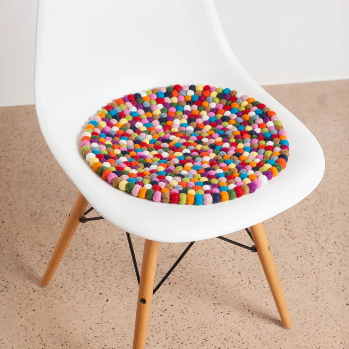 Lotte zitkussen van myfelt , Ø 36 cm op de Vitra DSW