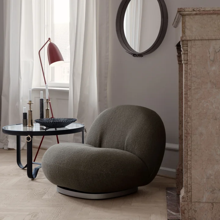 Pacha Lounge Chair van Gubi in huis.