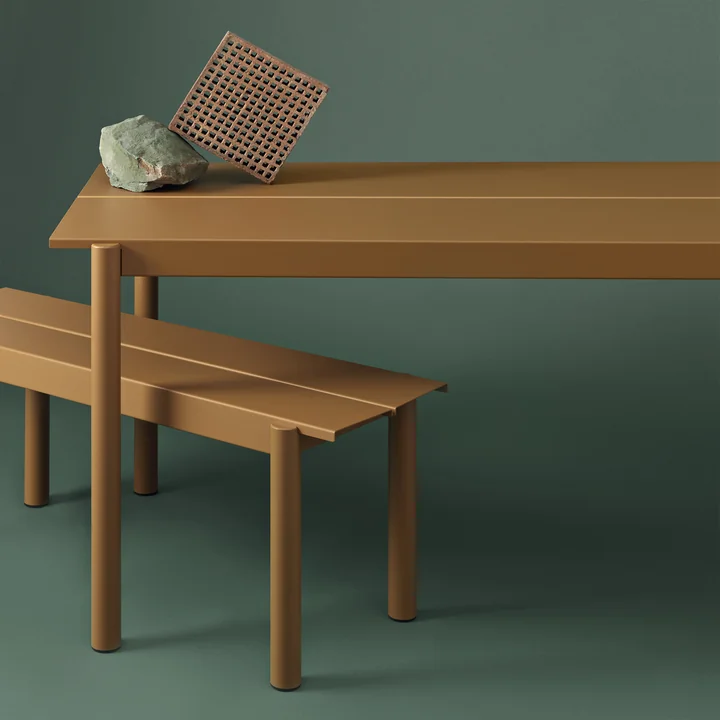 Linear Steel Bankje en tafeltje in verbrand oranje van Muuto