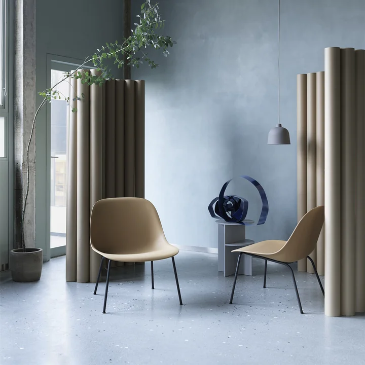 Fiber Lounge Chair Tube Base, zwart / oker van Muuto in de woonsfeer