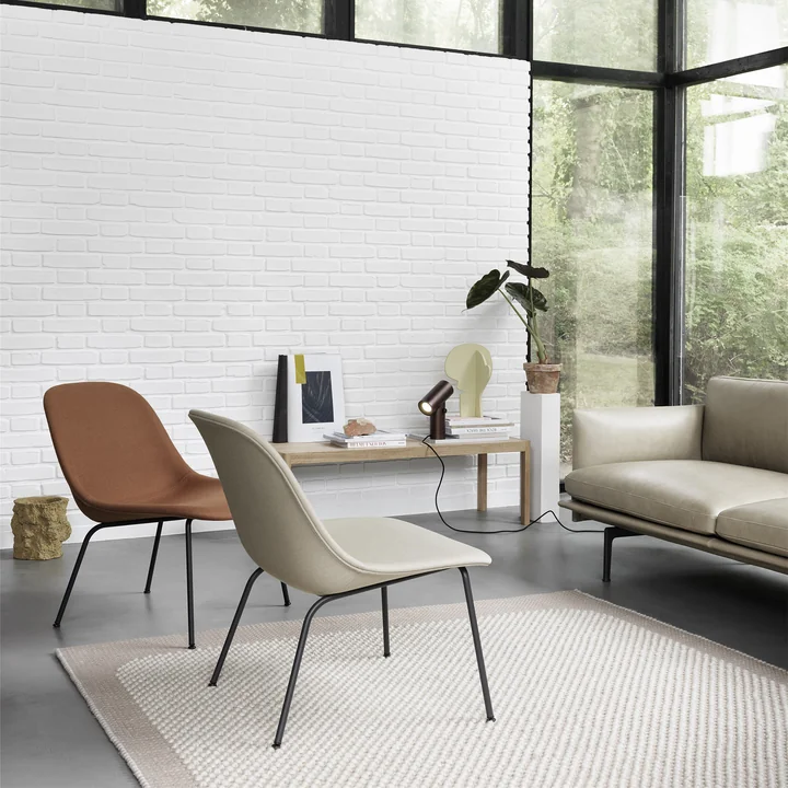 Fiber Loungestoel Tube van Muuto in de woonkamer