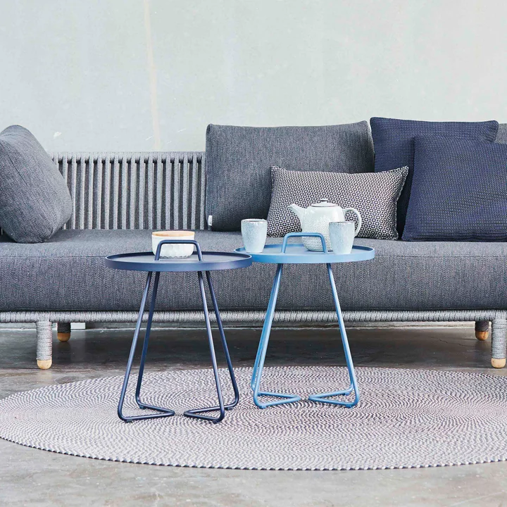 On-the-move Bijzettafel van Cane-line in middernacht