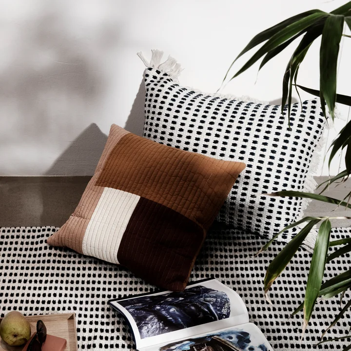 Shay Quilt kussen, 50 x 50 cm in mosterd, Way Outdoor kussen en tapijt door middel van Ferm Living in combinatie