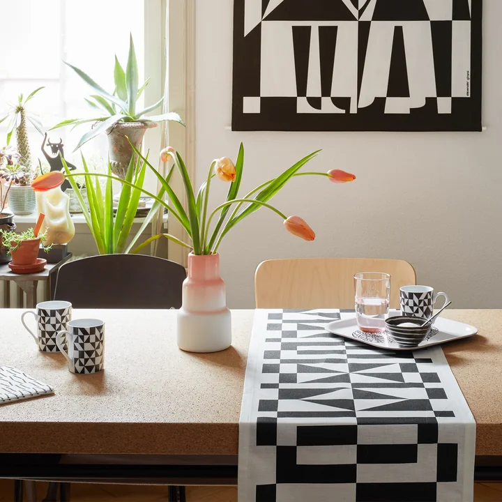 Koffiemok Geometrische A en Classic Tray International Love Heart van Vitra