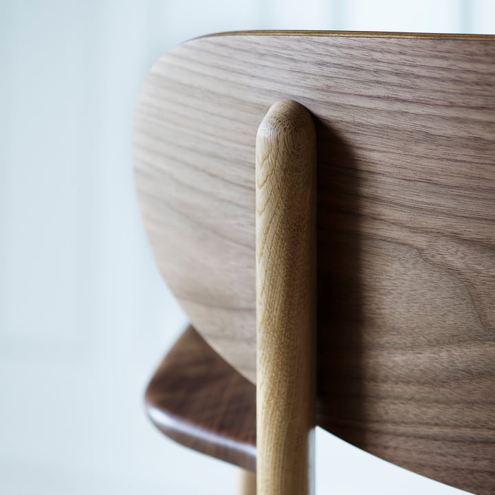 CH26 Fauteuil van Carl Hansen in geolied notenhout