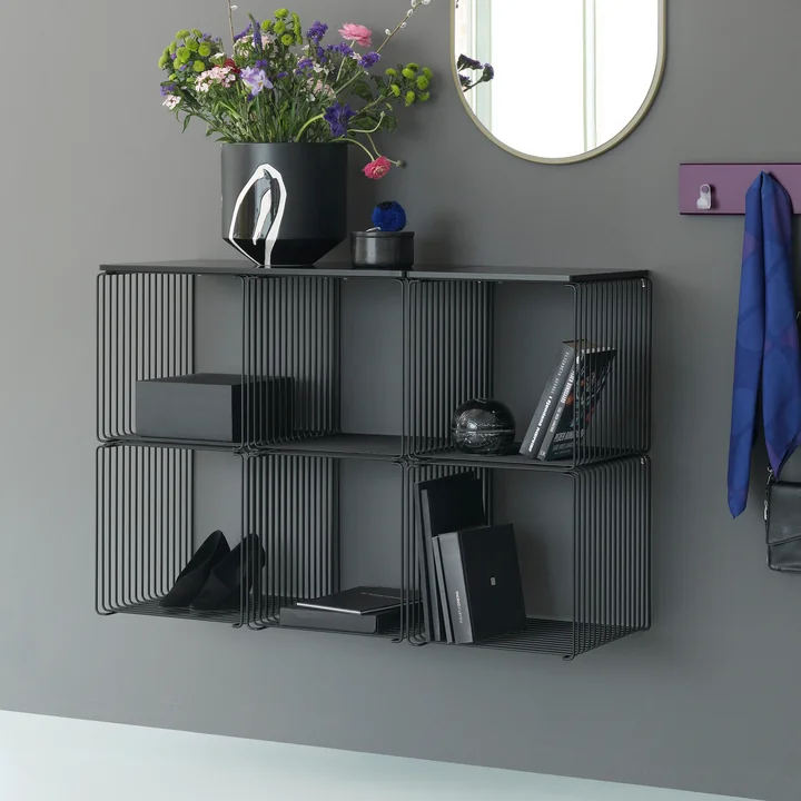 Panton Wire van Montana aan de muur