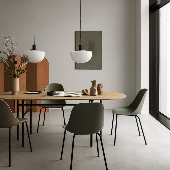 Bench Pendant en Harbour Dining Side Chair met Snaregade Table Oval by Audo