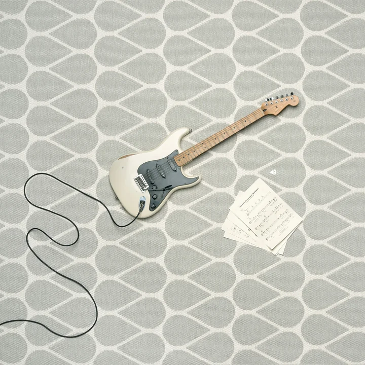 Otis omkeerbaar tapijt (70 cm) van Pappelina met gitaar