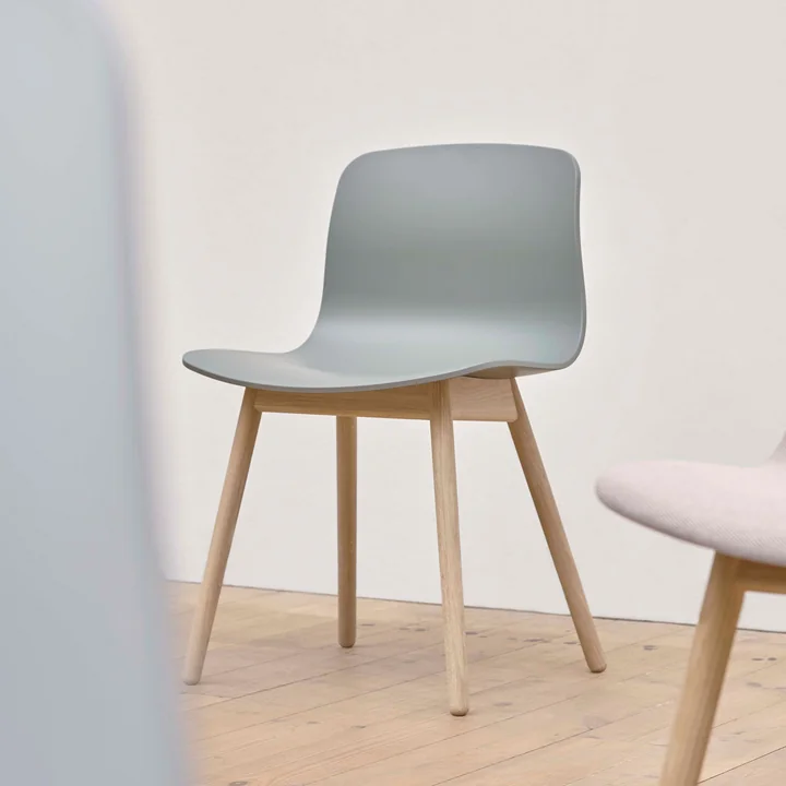 About A Chair AAC 12 van HAY