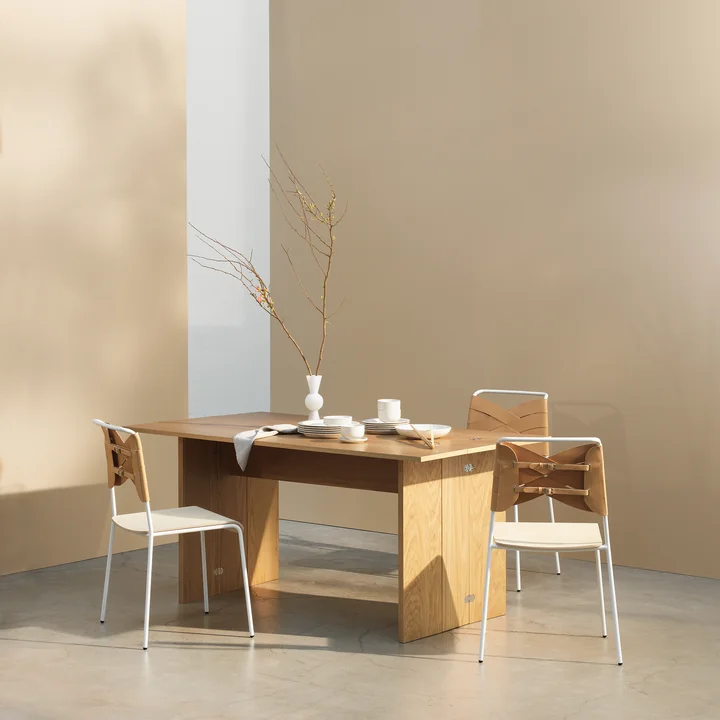 Flip Tafel, 3-voudig opklapbaar in eikenhout van Design House Stockholm als eettafel