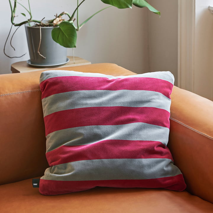 Soft Stripe Cushion en Mags Soft Sofa van Hay