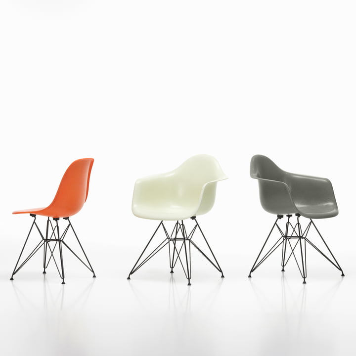 Eames Fiberglass Leunstoel DAR door Vitra