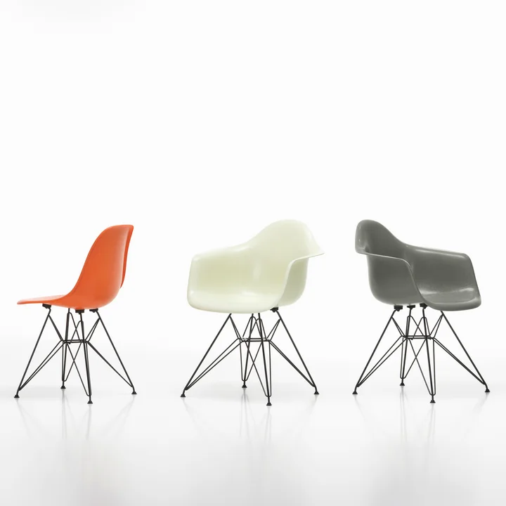 Eames Fiberglass Leunstoel DAR door Vitra