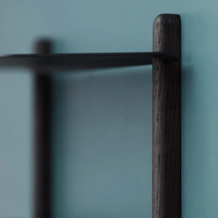 Nivo Wandplank in zwart van Gejst in detail