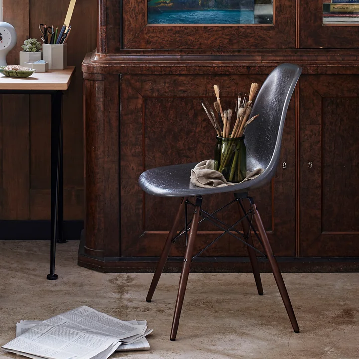 Eames Glasvezel kantstoel DSW van Vitra