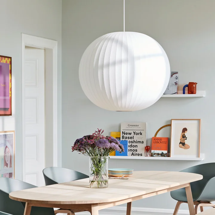 Nelson Ball Bubble Hanger L, Ø 68 x H 5 9. 5 cm, gebroken wit door hooi.