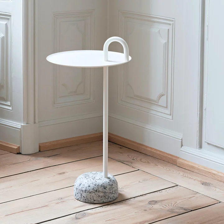 Bowler bijzettafel door HAY in de kamer