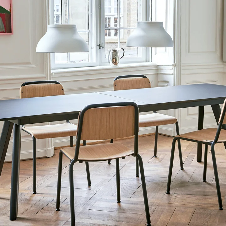 PC pendelarmatuur van HAY boven de eettafel