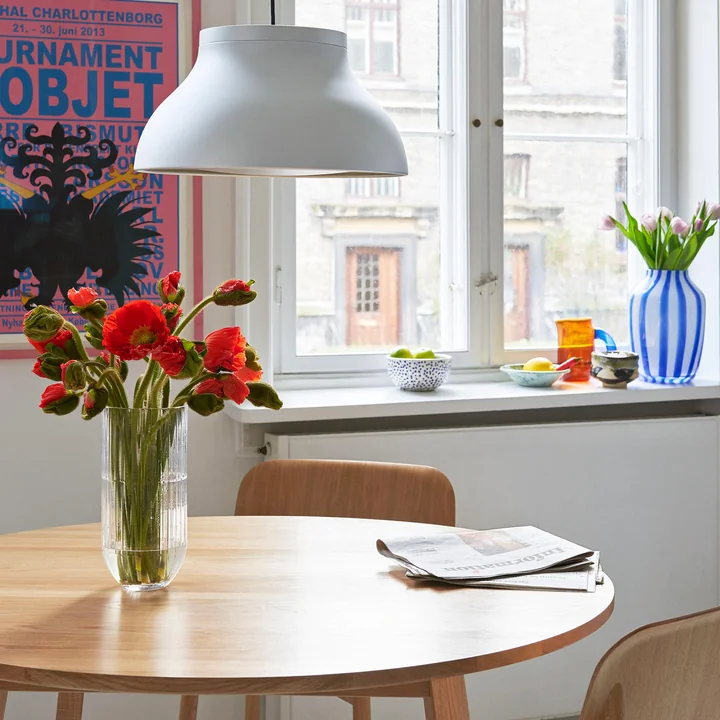 PC pendelarmatuur van HAY boven de eettafel