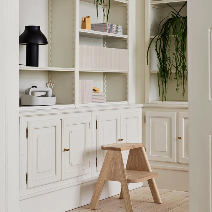 PC tafellamp van HAY op het schap