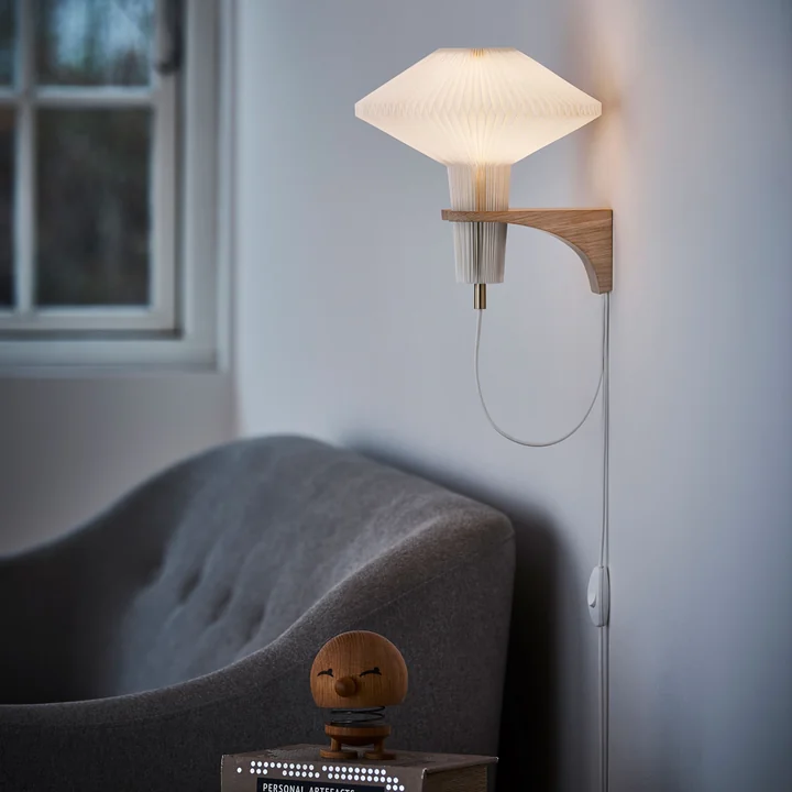 204 Wandlamp "The Mushroom" van Le Klint in eiken / wit