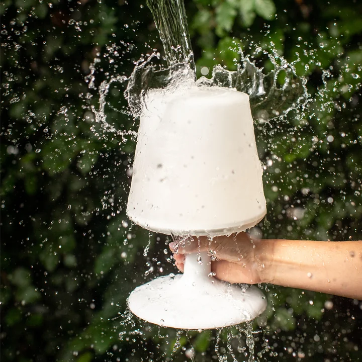 Licht om te gaan op een batterij gevoede tafellamp van Koziol