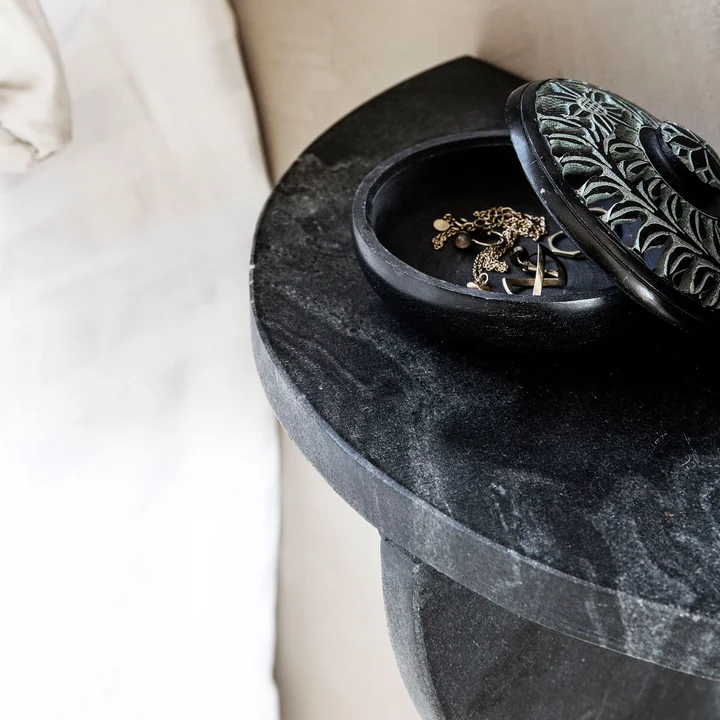 Wandplank Mega van House Doctor in zwart marmer