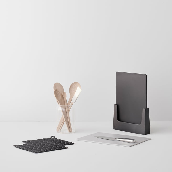 Chop-It Cutting Board Set en Hold-On Pot Holder Set van Rig-Tig by Stelton in zwart