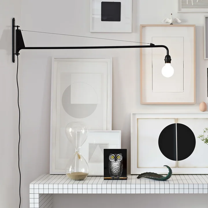 Wandlamp Potence van Vitra in de woonkamer