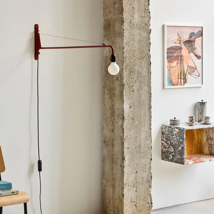 Wandlamp Potence van Vitra in de woonkamer