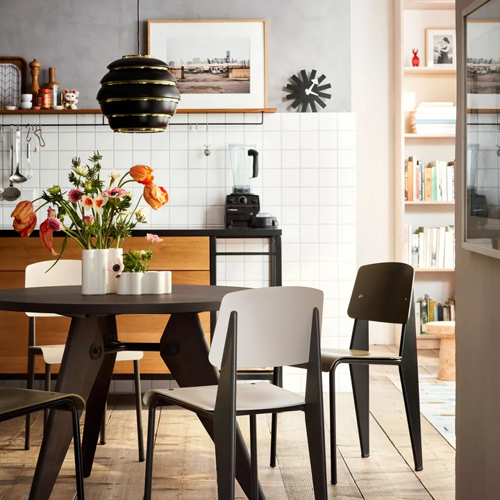 Asterisk Klok van Vitra in het zwart