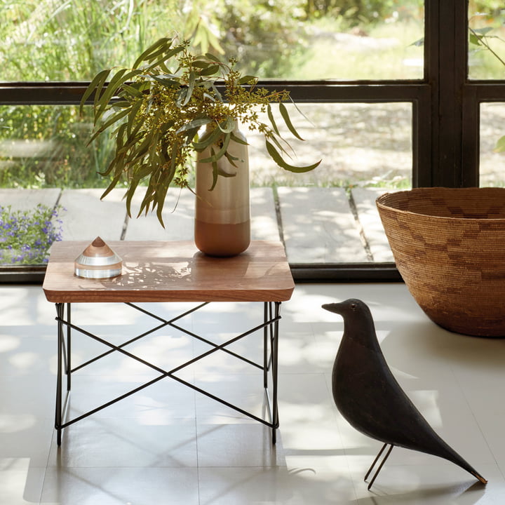 Eames Occasional Table LTR van Vitra in eucalyptus / basic dark (Limited Edition)