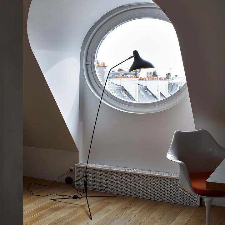 Mantis BS1 vloerlamp Mantis, zwart van DCW in de kamer