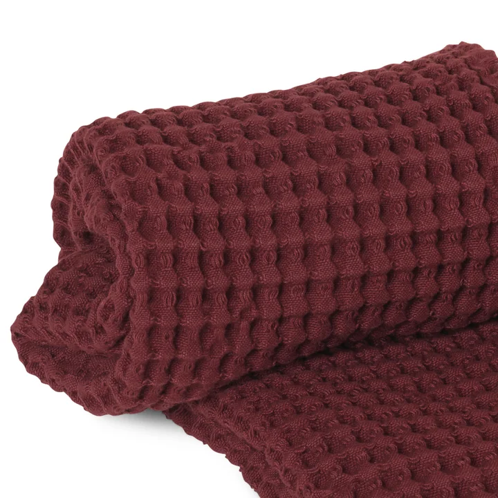 Organic Badhanddoek 140 x 70 cm van Ferm Living in donkerroze