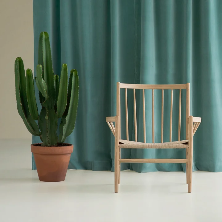 J82 Loungestoel, eiken mat gelakt / natuurlijk geweven door FDB Møbler.