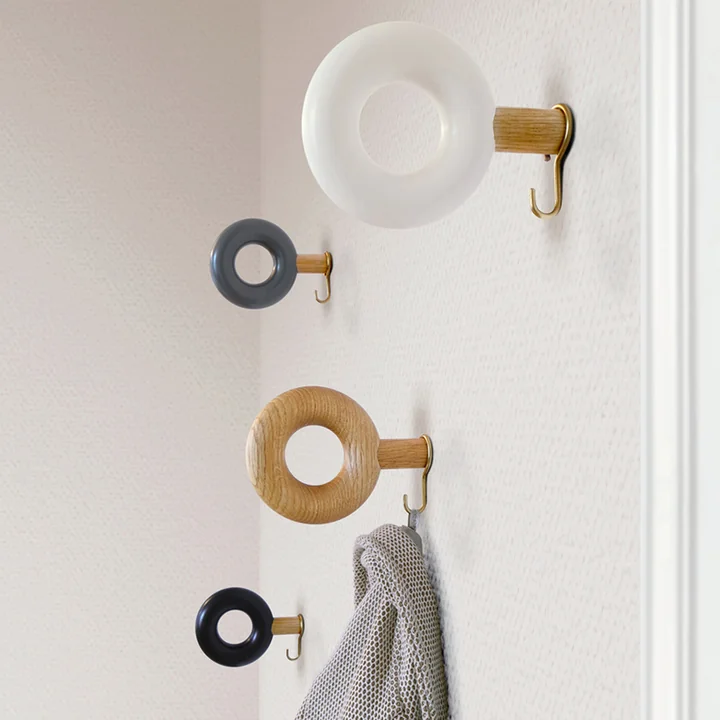 Wandhaak ONO uit vonbox op de muur