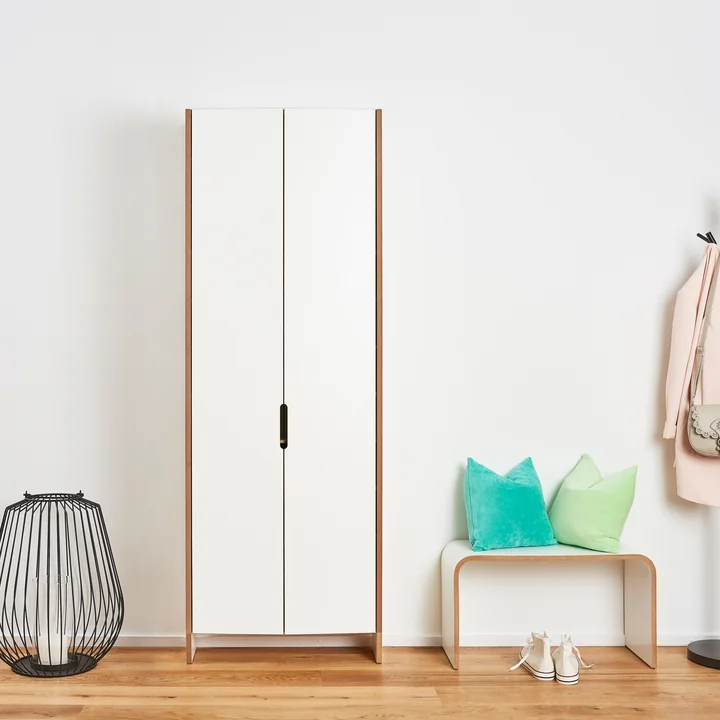 flachmann schoenenkast staand van Tojo in het wit